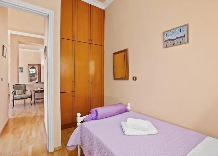 Artistic In Chania *